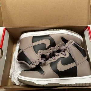 Nike Dunk High Top Women’s